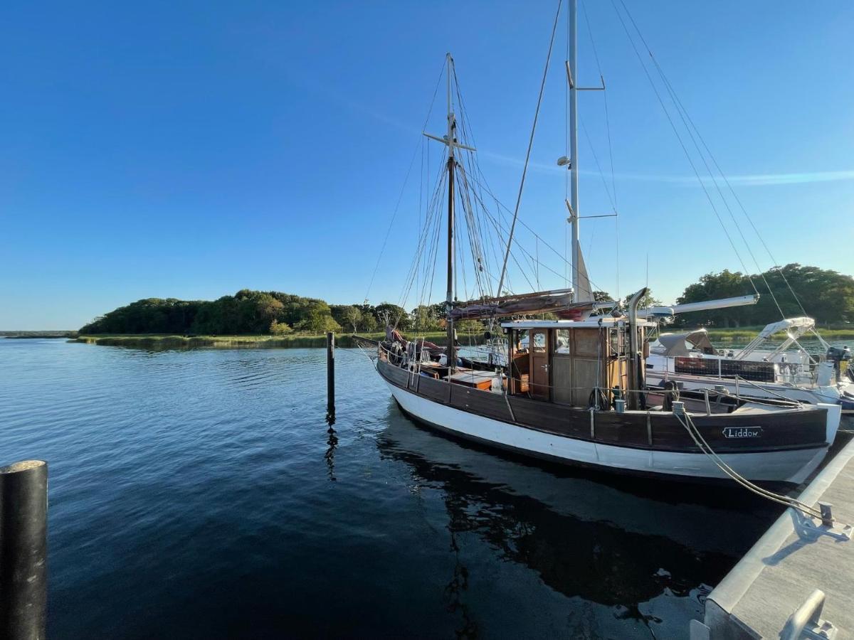 Ruegenferienhaus - Schaprode Hafen Eksteriør billede
