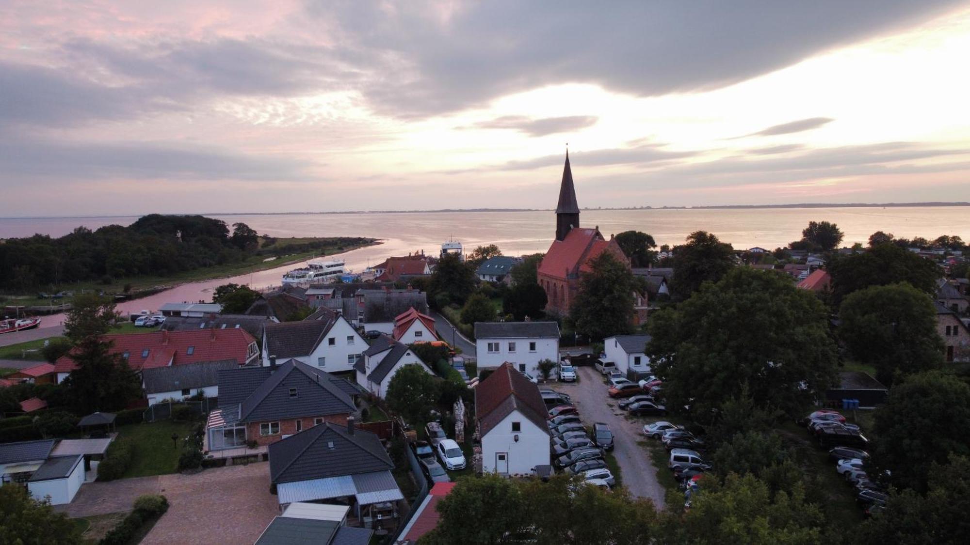 Ruegenferienhaus - Schaprode Hafen Eksteriør billede