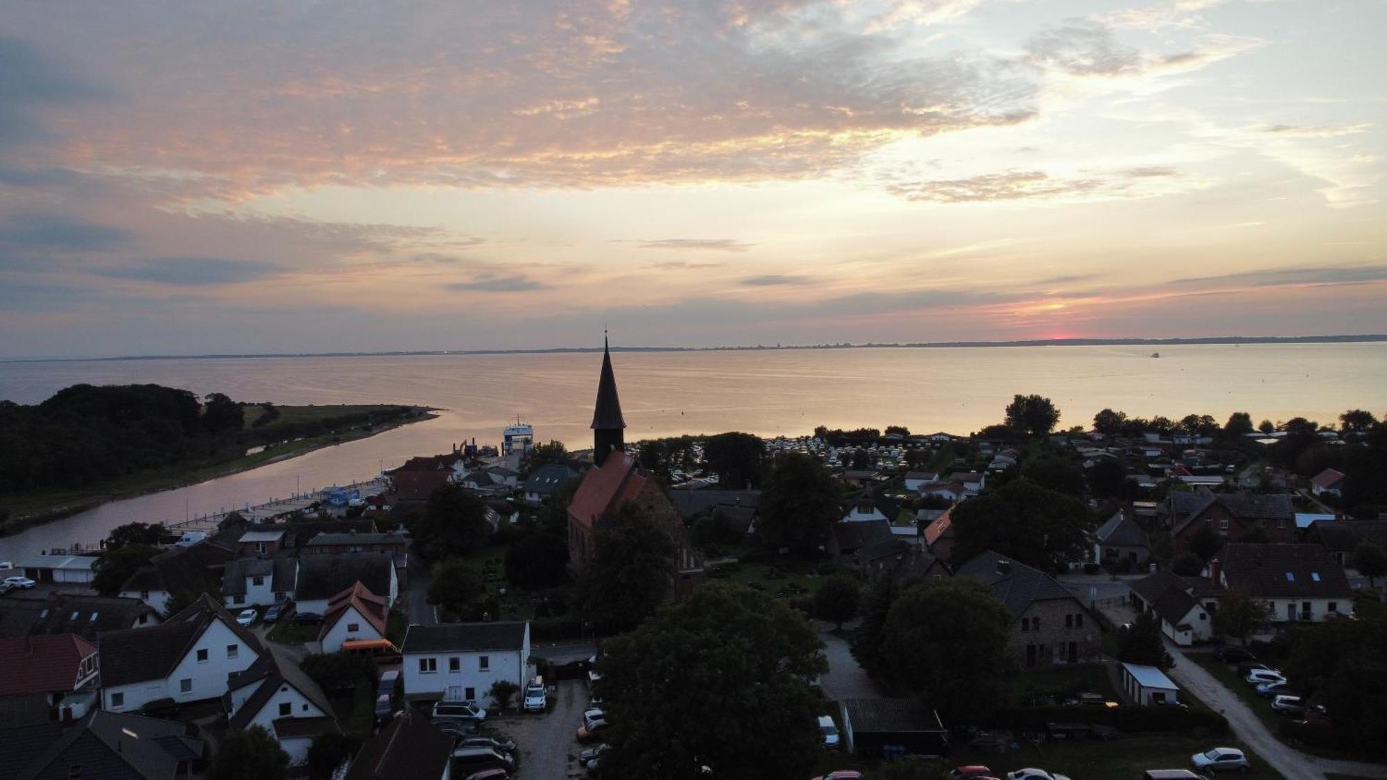 Ruegenferienhaus - Schaprode Hafen Eksteriør billede